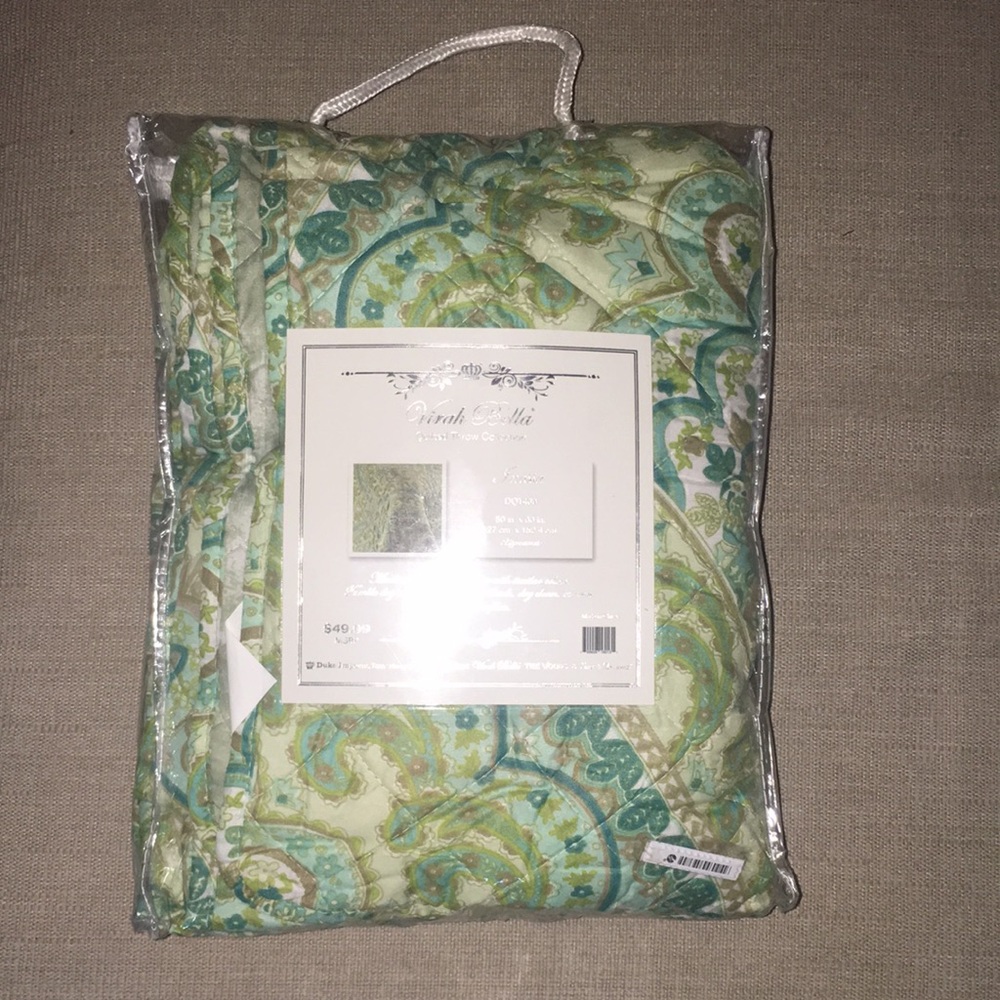Quilted throw blanket